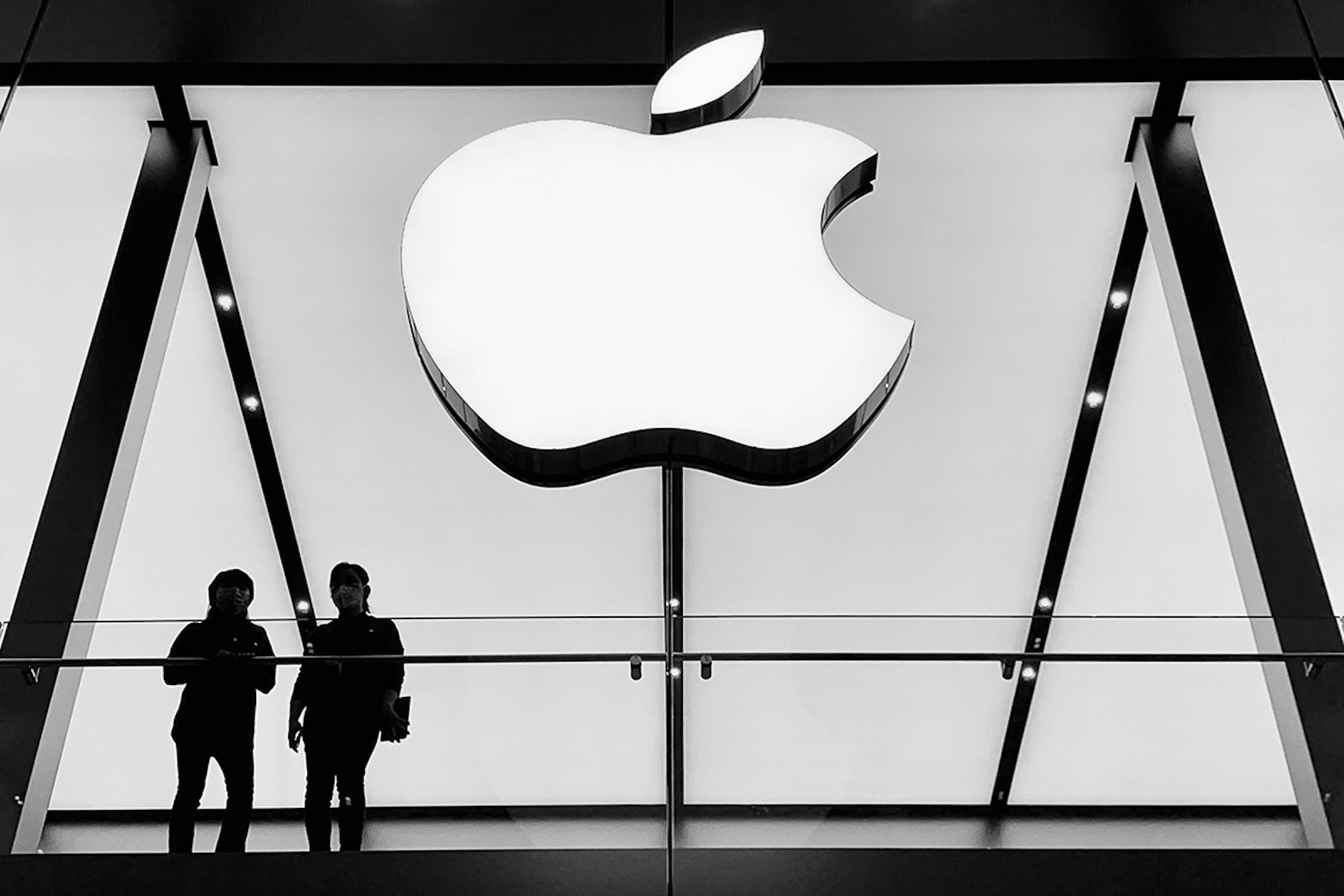 Hackers Bypassing the App Store to Install Spy Apps on iPhones